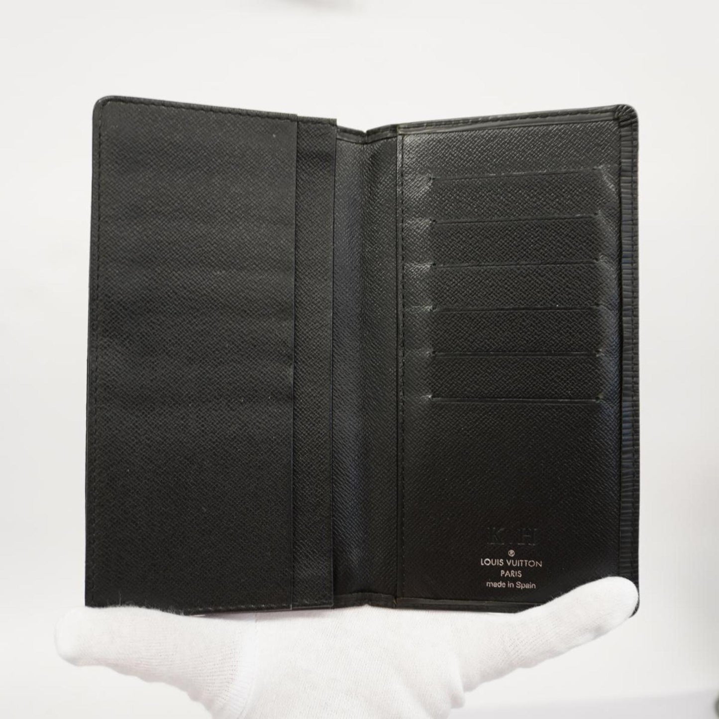 Louis Vuitton Leather Wallet ()