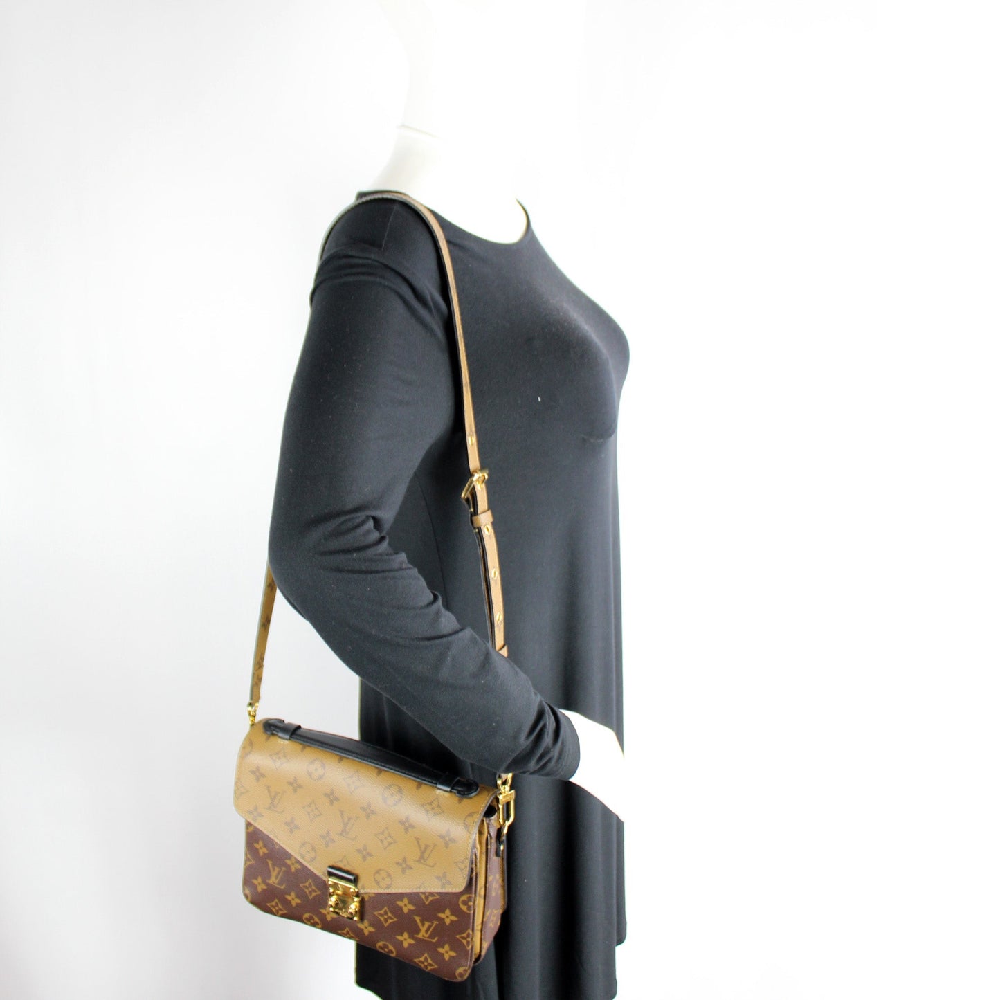 Pochette Metis Reverse Monogram