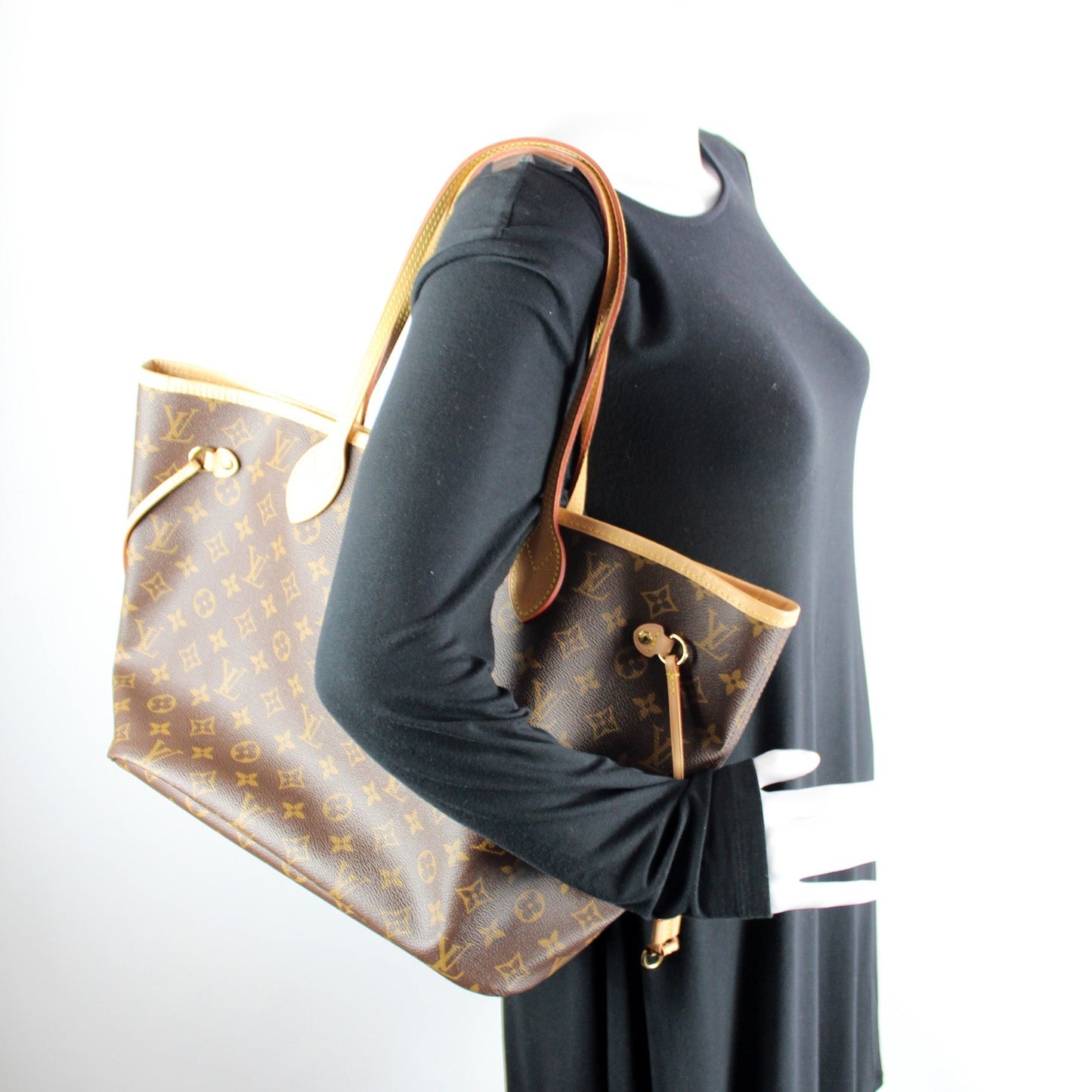 Neverfull MM W/ Wallet Monogram