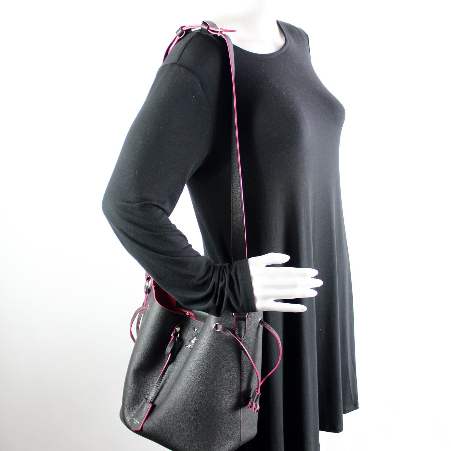 Lockme Bucket Bag Calfskin