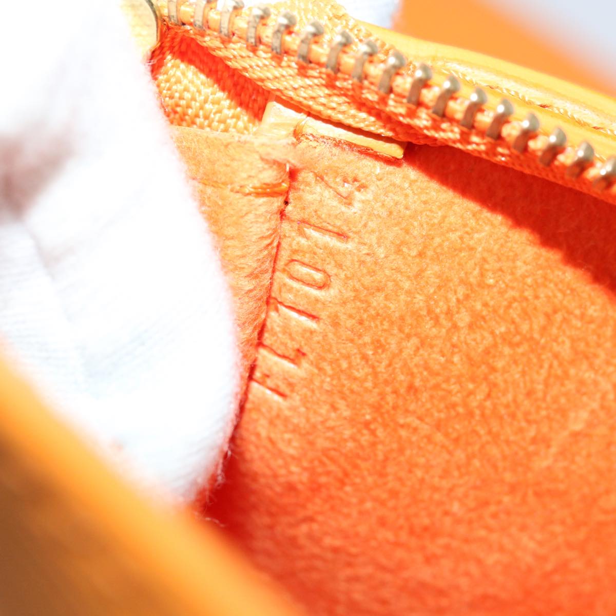 Louis Vuitton Bucket  Leather Shoulder Bag ()