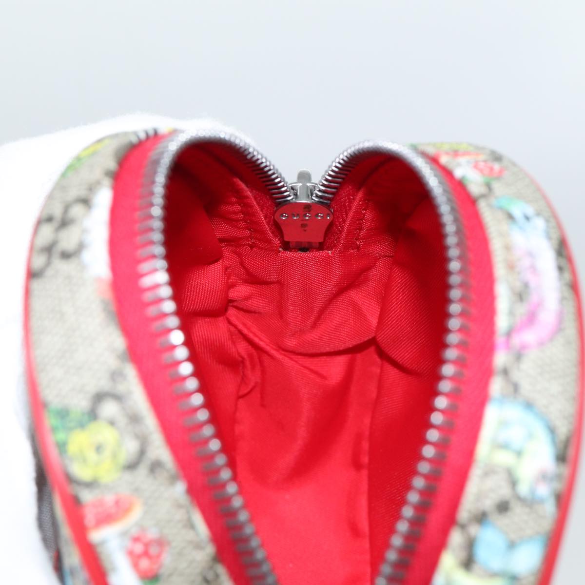 Gucci Gg Supreme Beige Cloth Clutch Bag ()