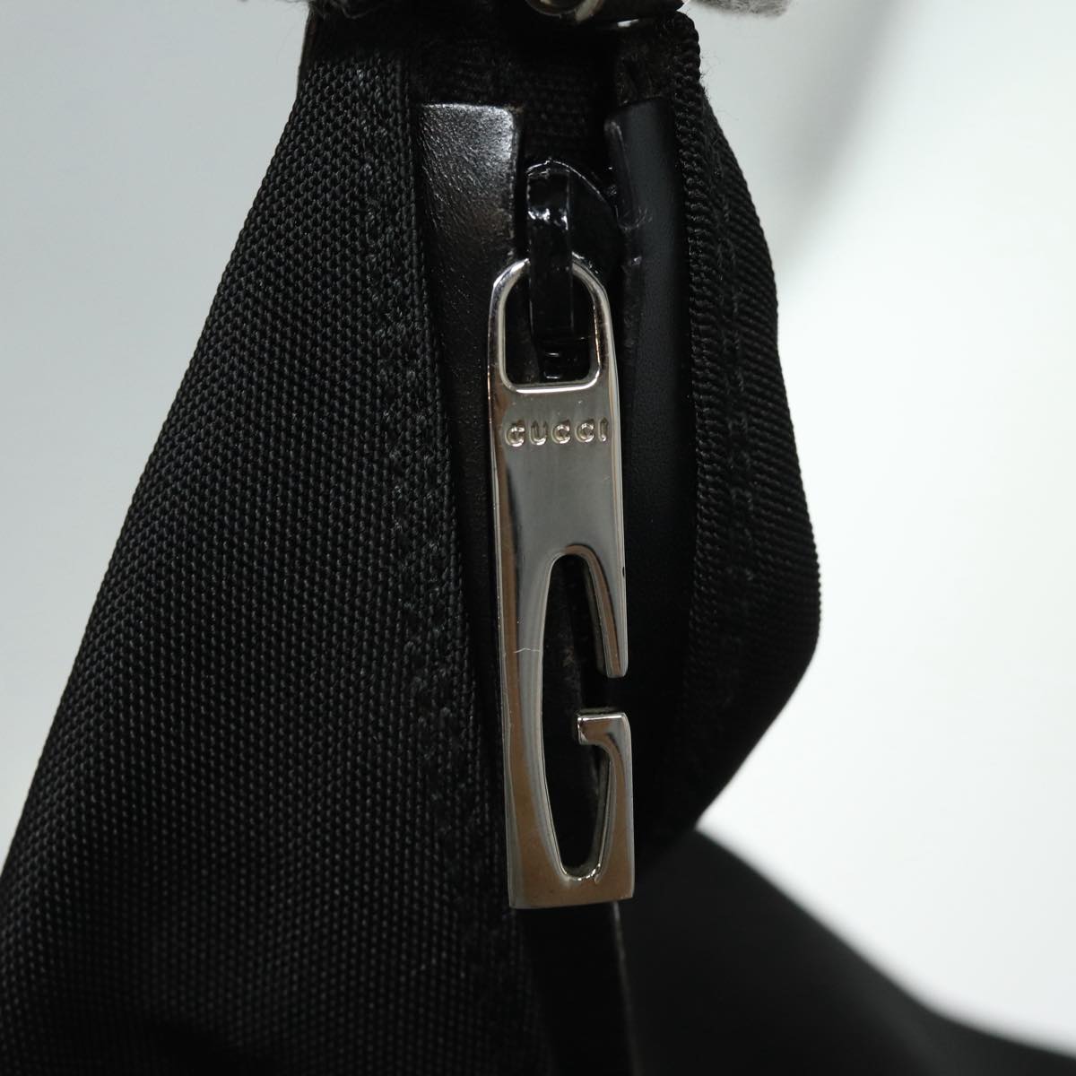 Gucci -- Black Synthetic Shoulder Bag ()