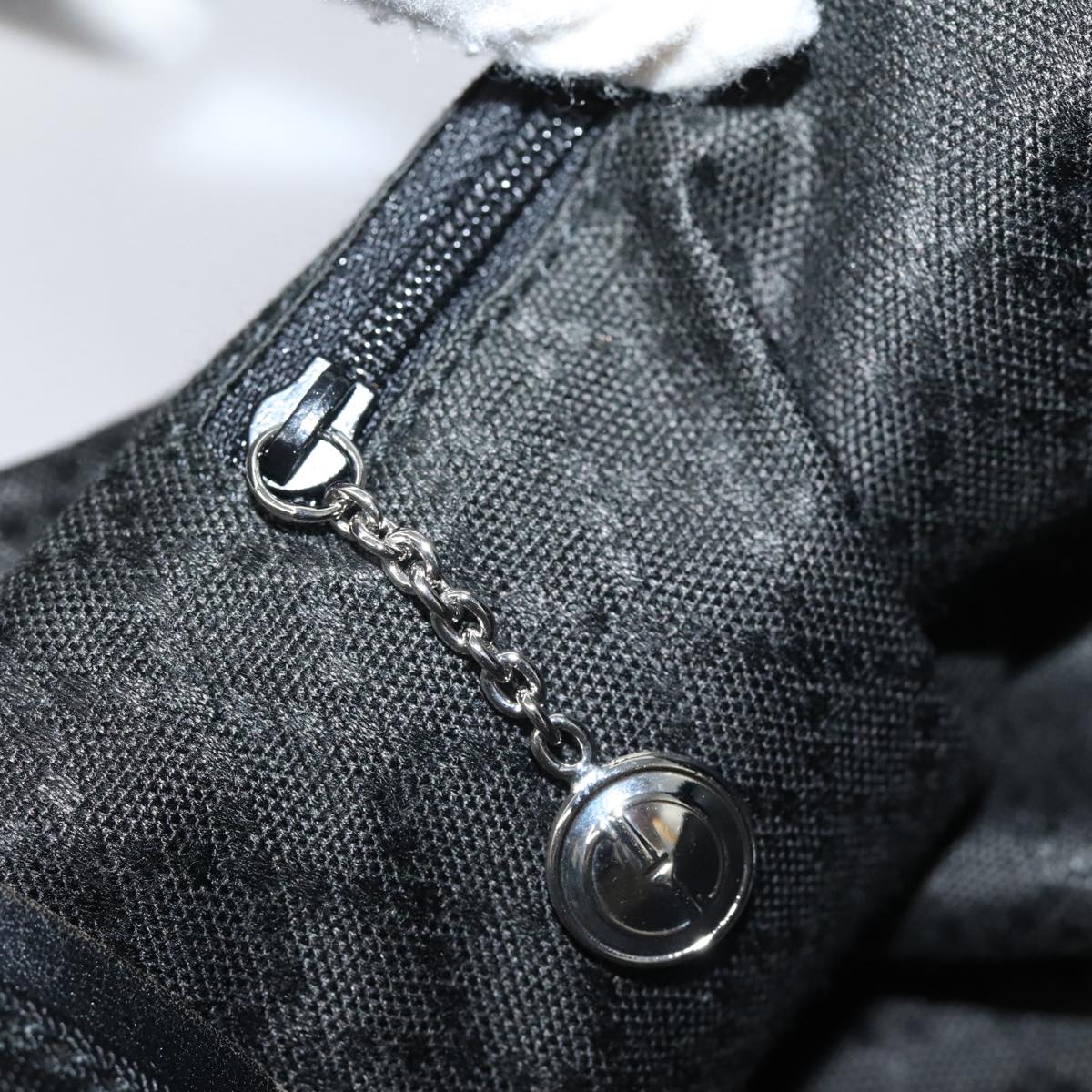 Gucci -- Black Synthetic Shoulder Bag ()