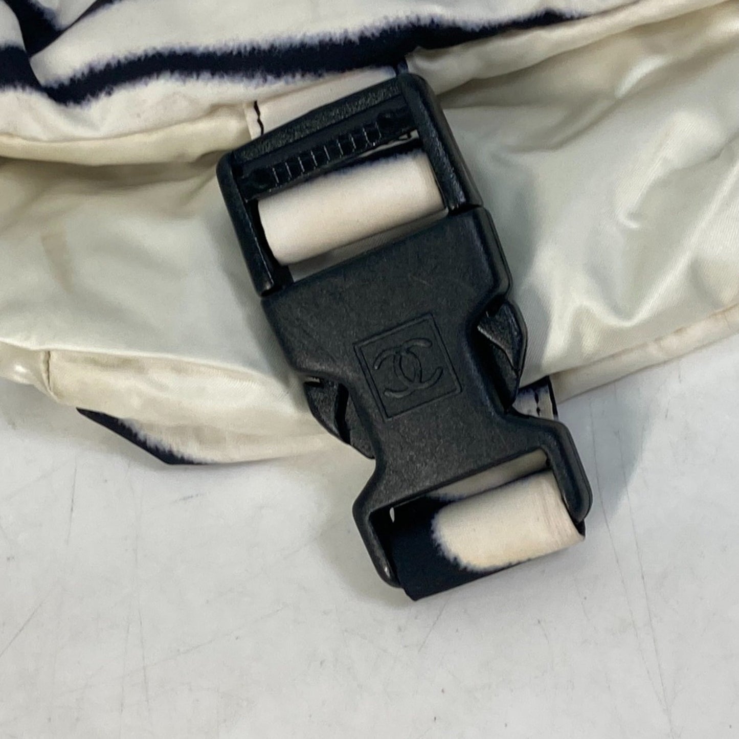 Chanel Black Cloth Shoulder Bag ()