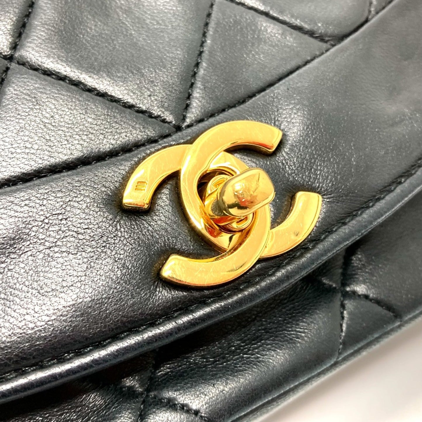 Chanel Black Leather Shoulder Bag ()