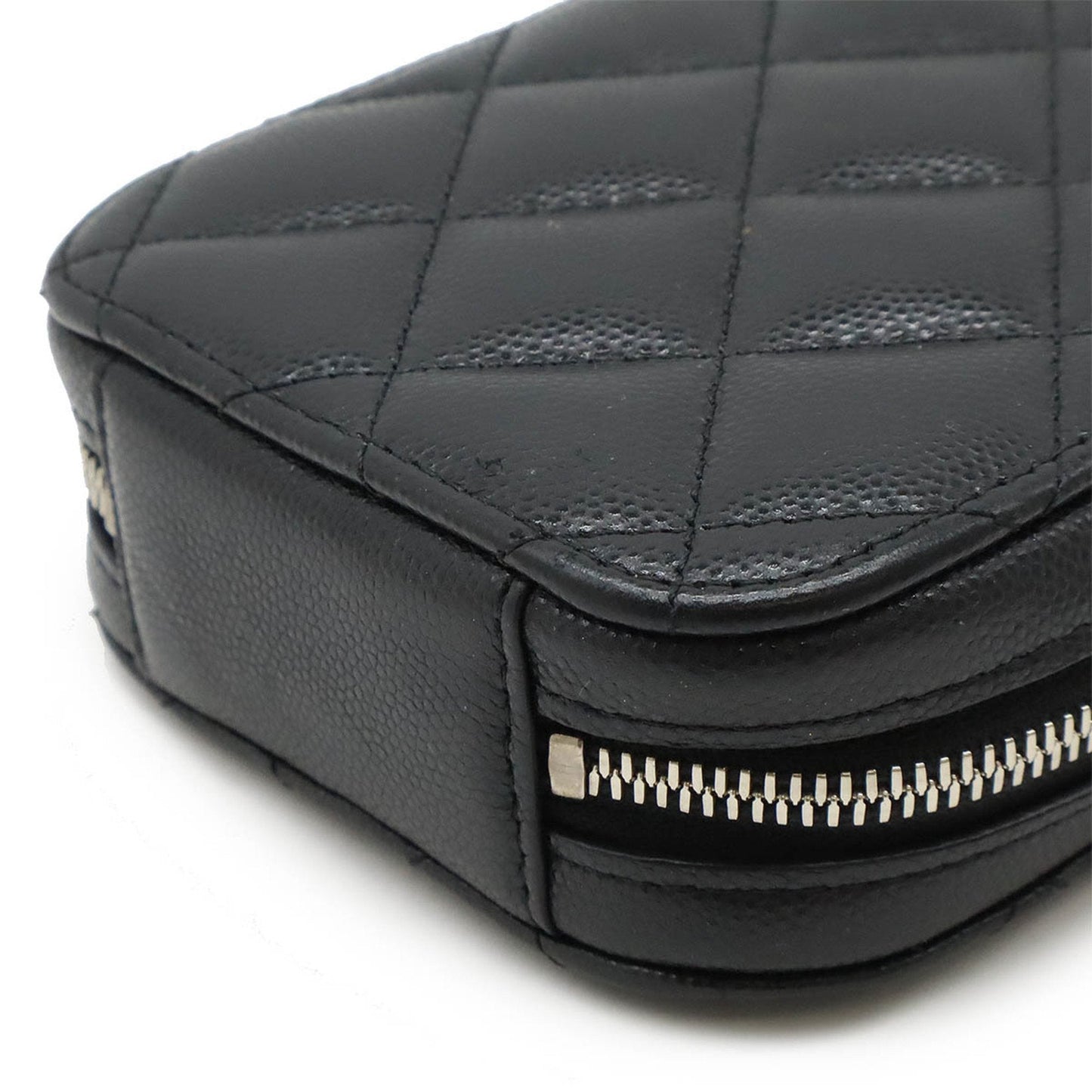 Chanel Black Leather Shoulder Bag ()