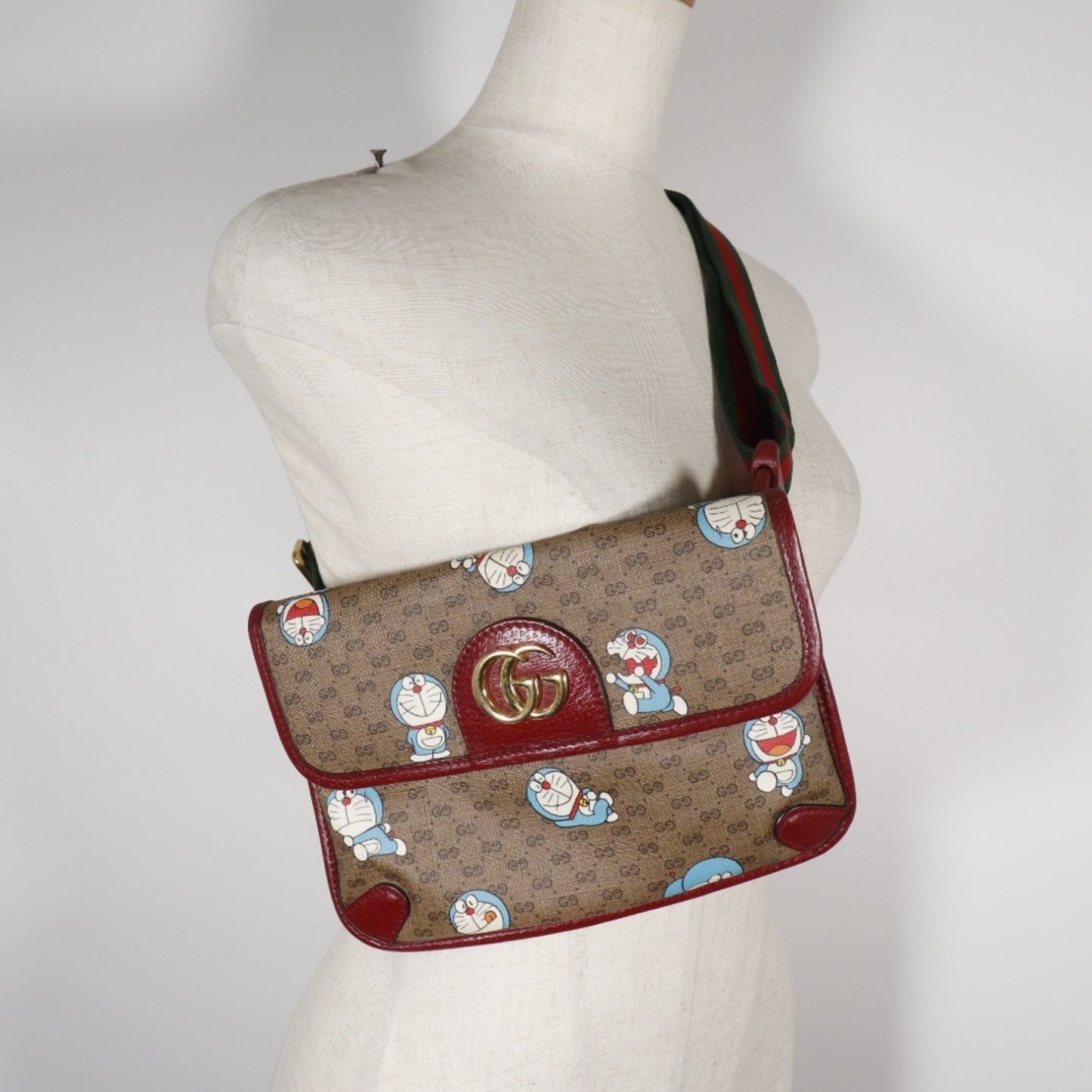 Gucci Brown Gg Supreme Canvas Fanny Pack Sling Bag ()