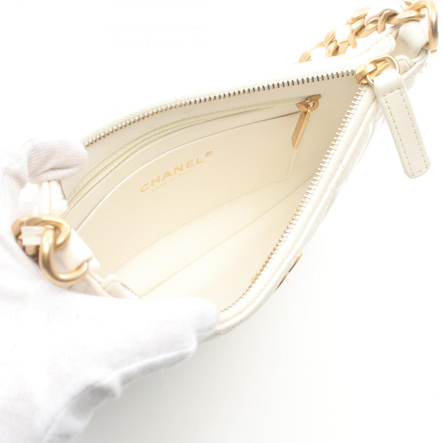 Chanel White Leather Shoulder Bag ()