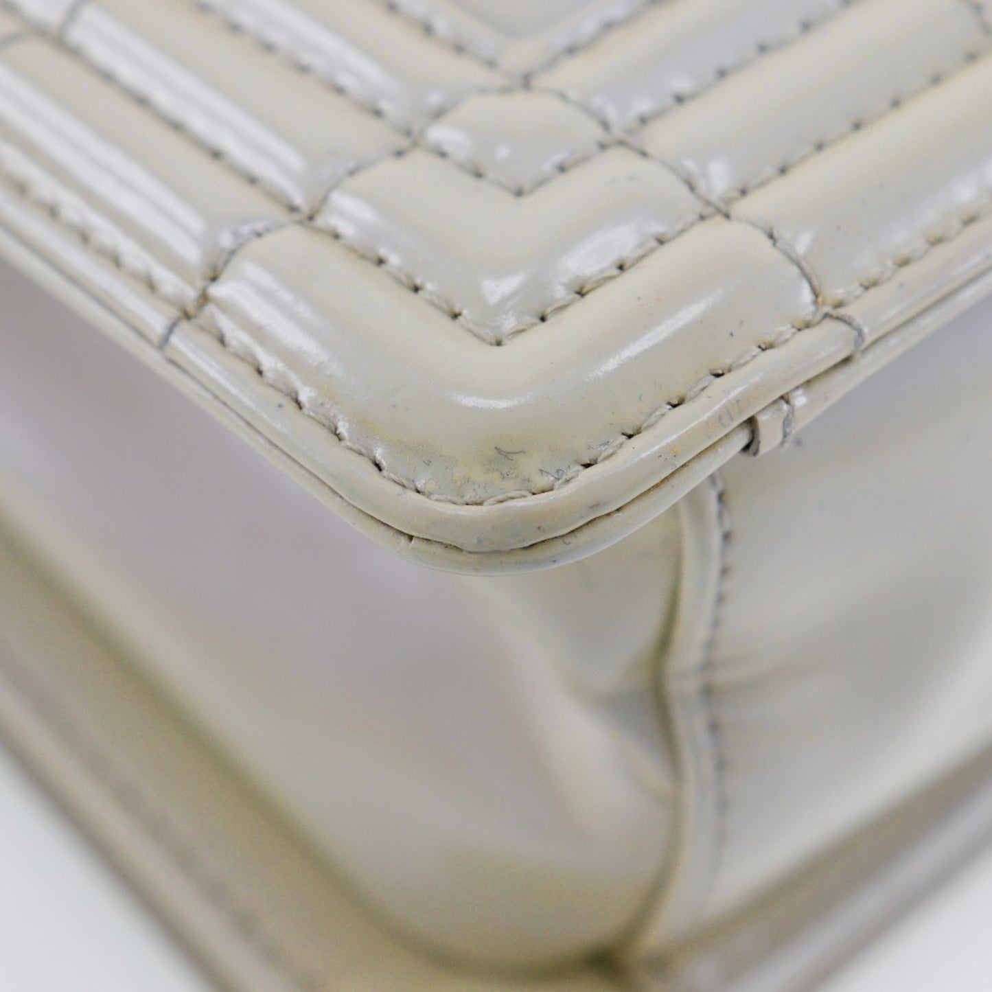 Chanel White Leather Shoulder Bag ()