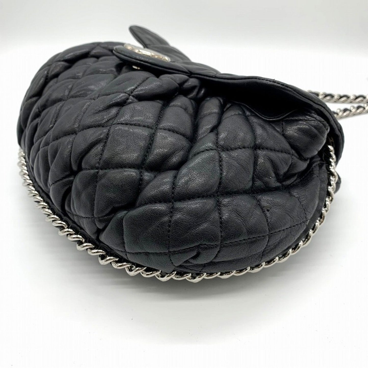 Chanel Black Leather Shoulder Bag ()