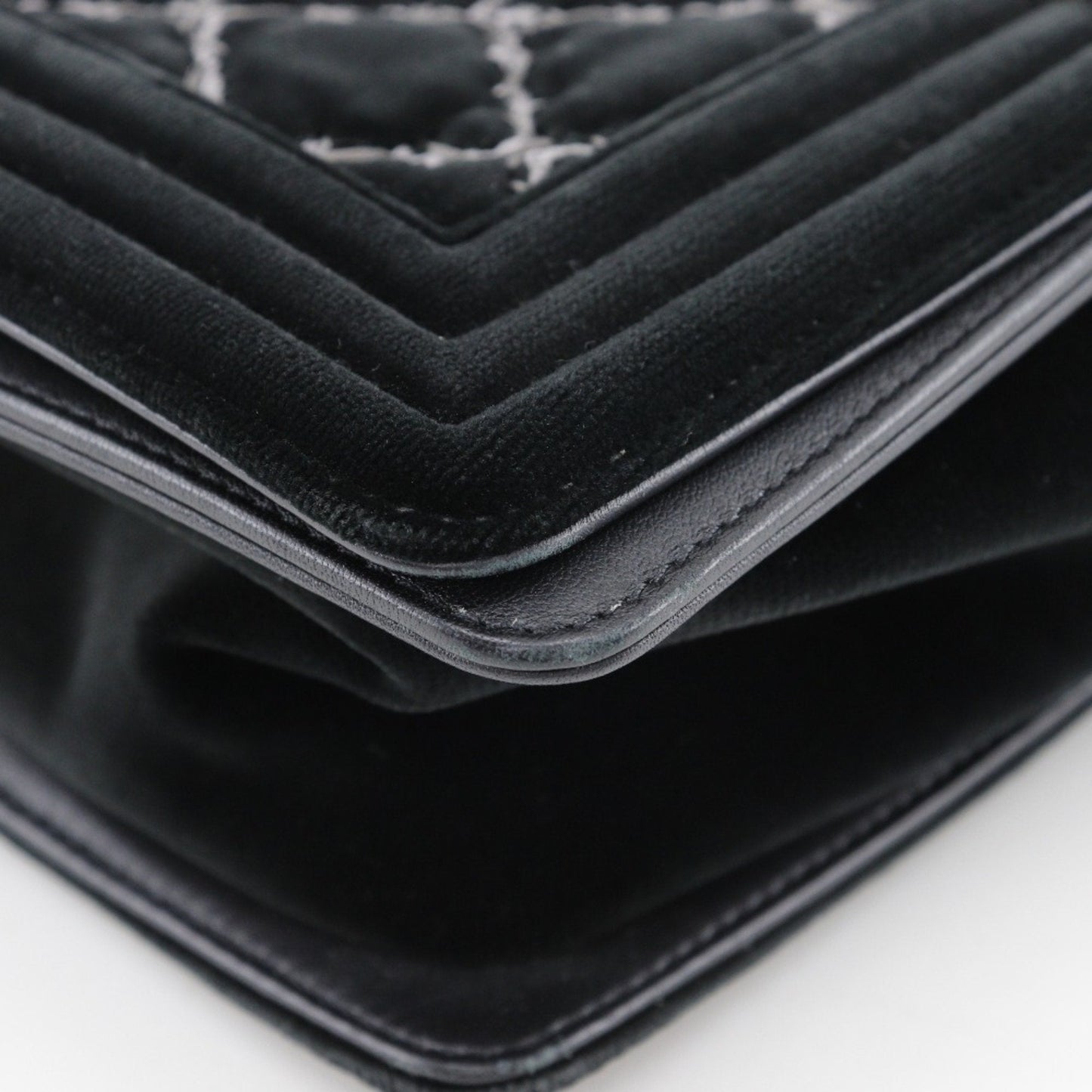 Chanel Black Leather Leather Shoulder Bag ()