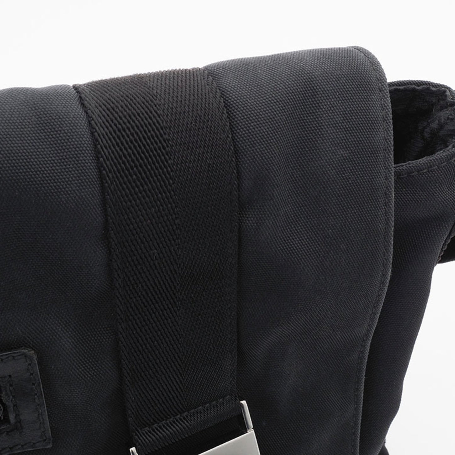 Gucci Black Nylon Messenger Bag Shoulder Bag ()