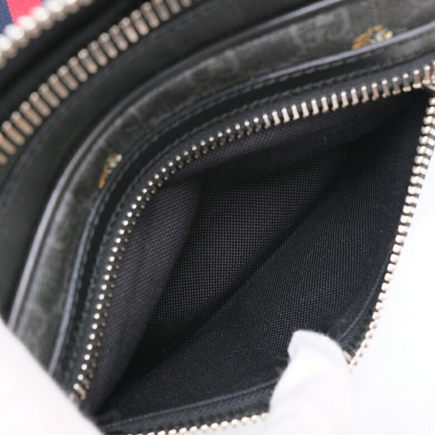 Gucci Black Gg Supreme Canvas Leather Sling Bag ()
