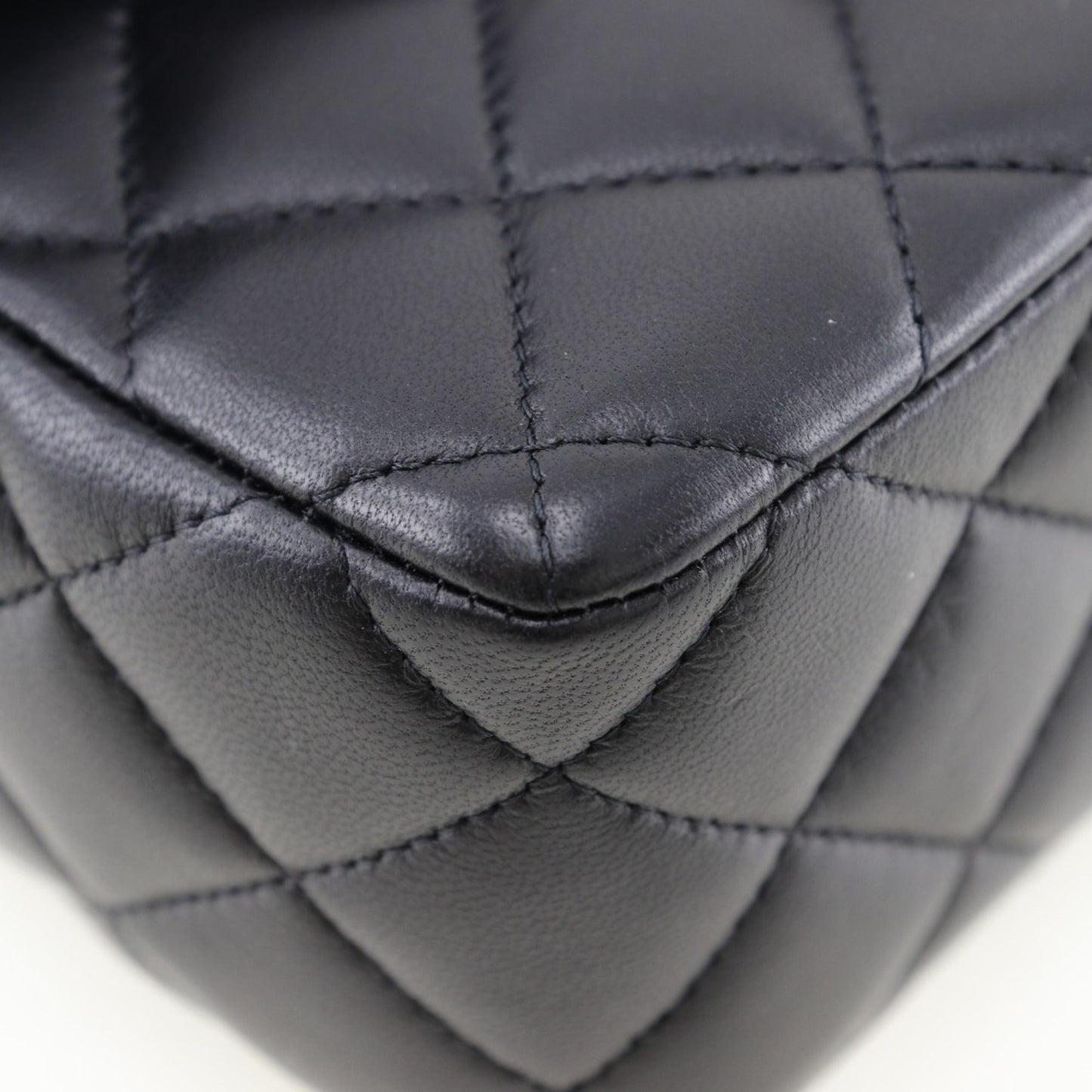 Chanel Black Leather Shoulder Bag ()