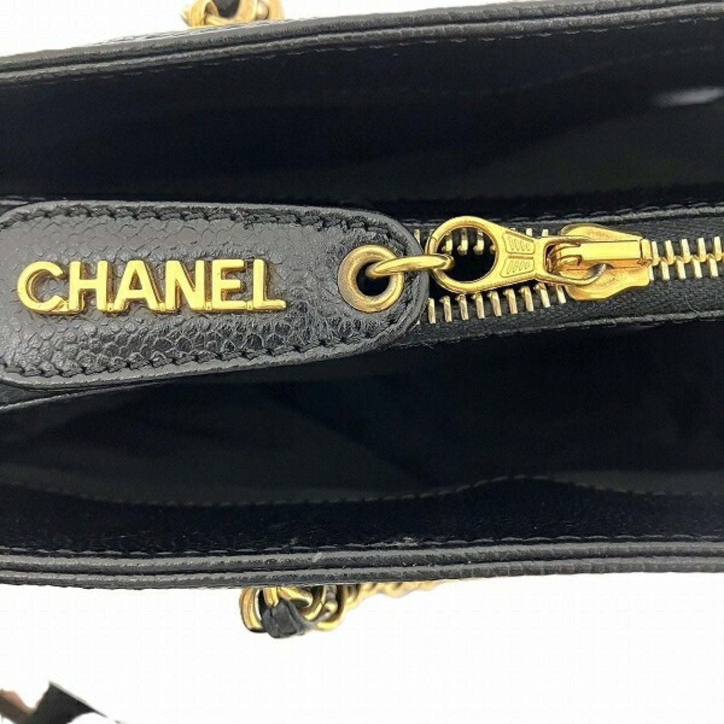 Chanel Black Grained Calfskin Handbag ()