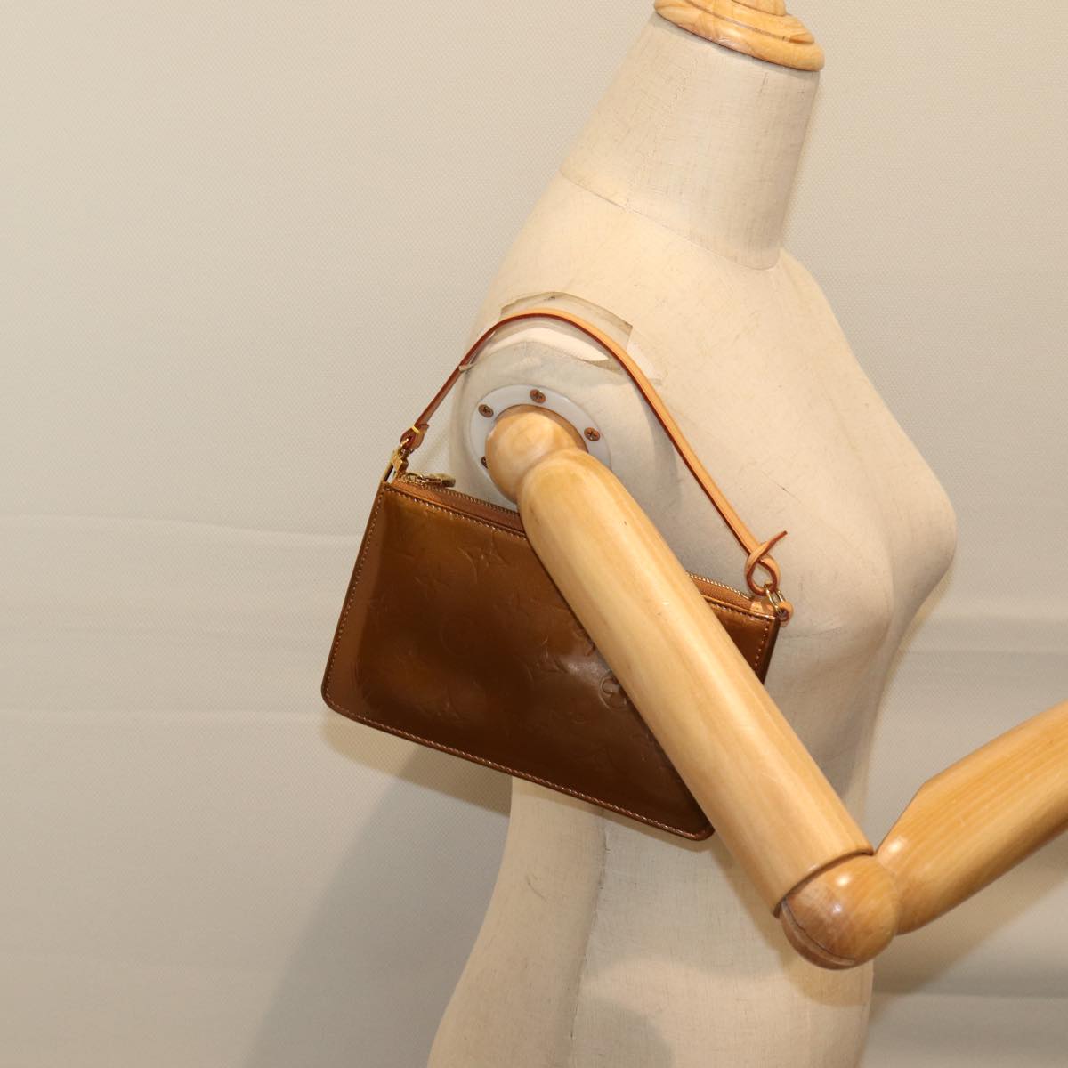 Louis Vuitton Lexington Patent Leather Clutch Bag ()