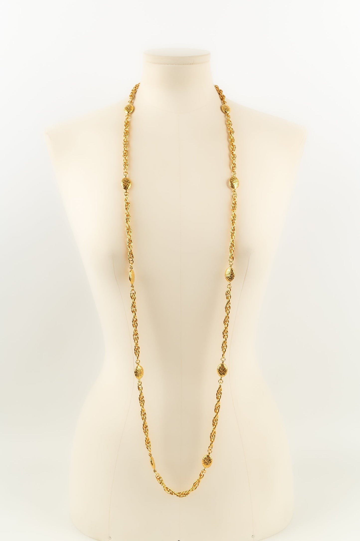 Collier / sautoir en métal doré Chanel