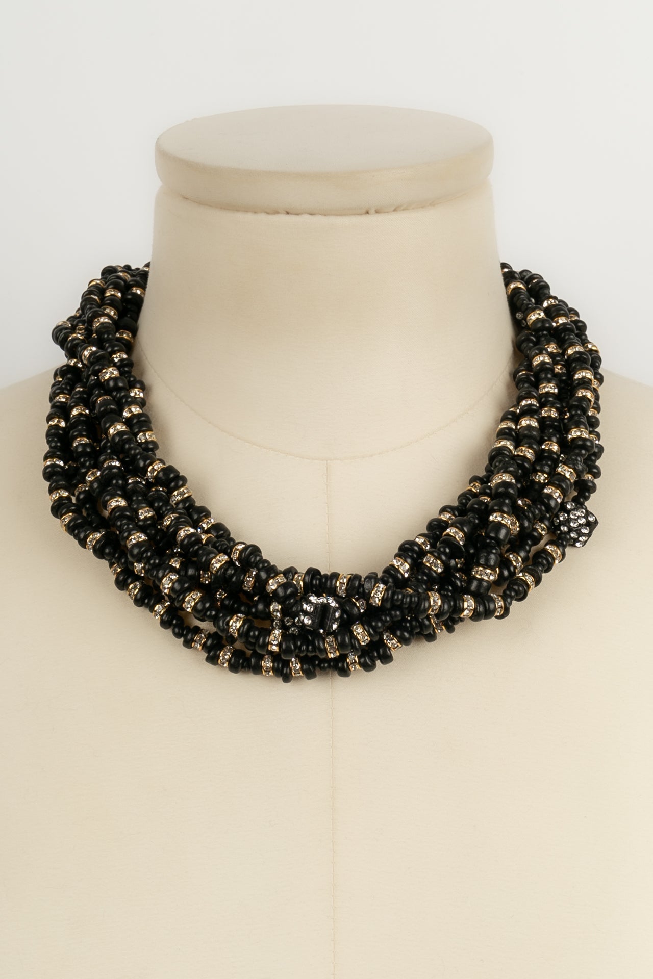 Collier noir Chanel