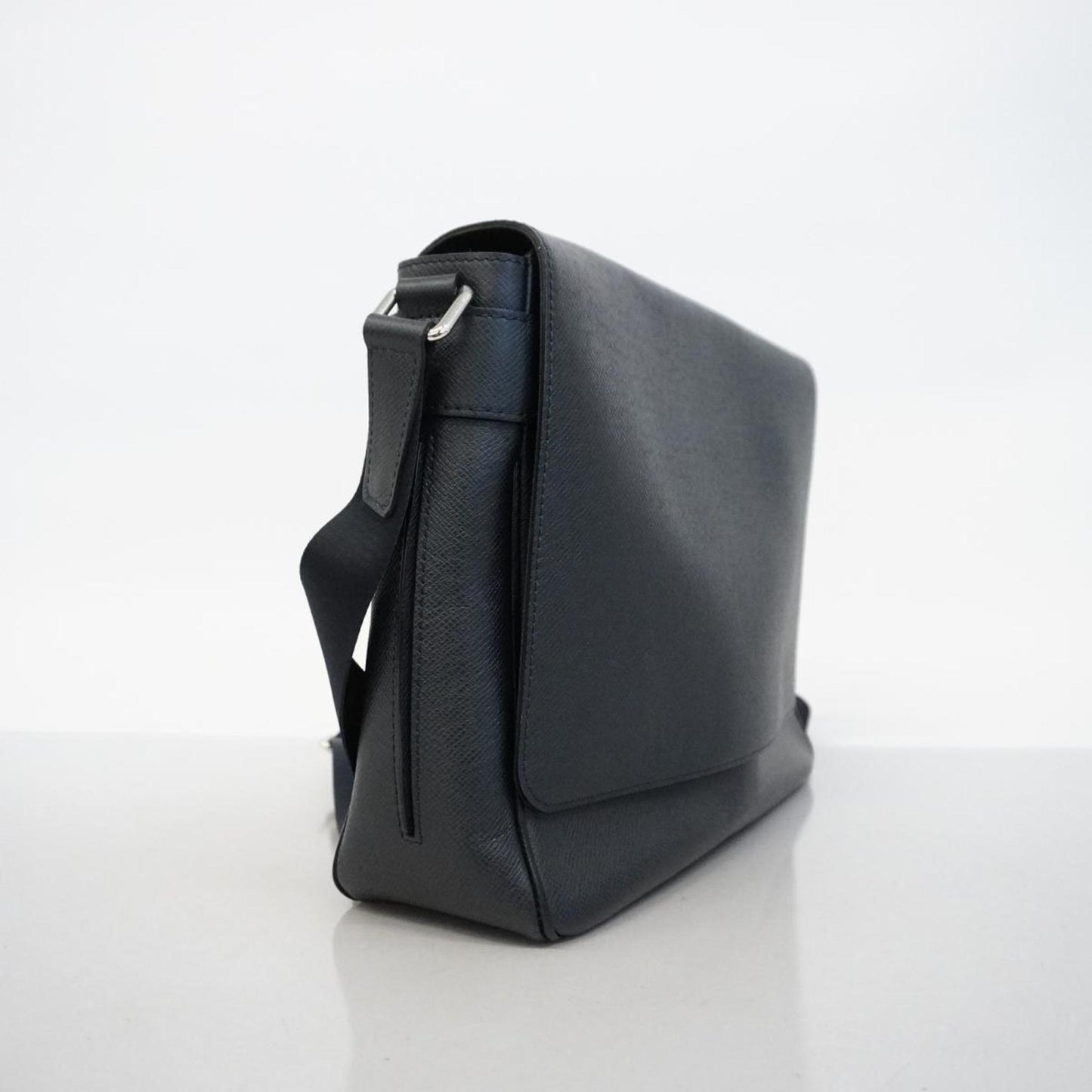 Louis Vuitton Roman Leather Shoulder Bag ()