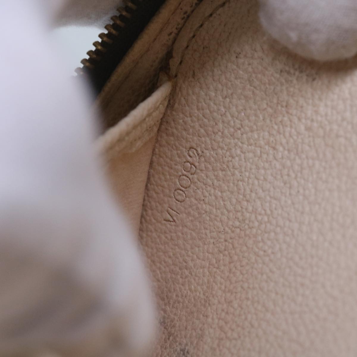 Louis Vuitton Cosmetic Pouch Canvas Clutch Bag ()