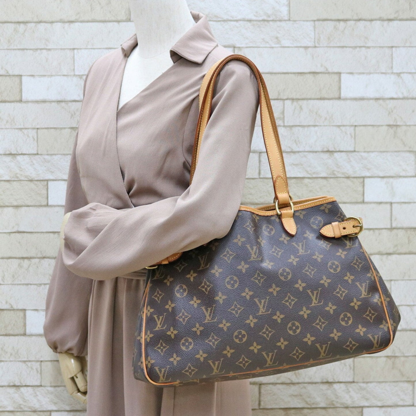 Louis Vuitton Batignolles Horizontal  Canvas Shoulder Bag ()