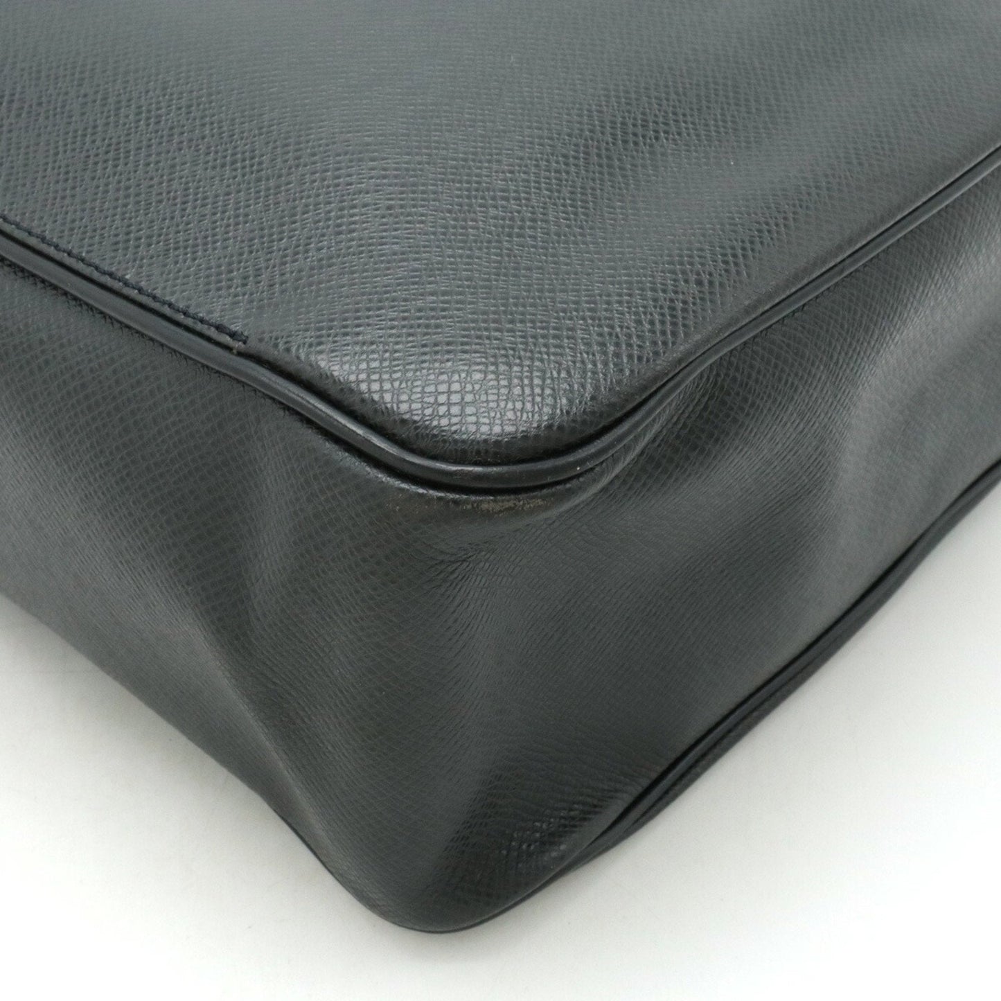 Louis Vuitton Yaranga Leather Shoulder Bag ()