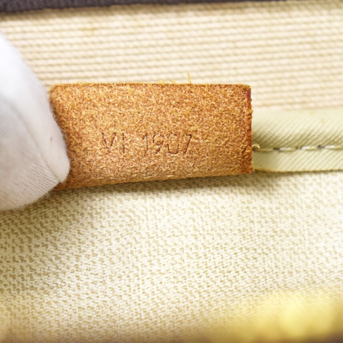 Louis Vuitton Deauville Canvas Handbag ()