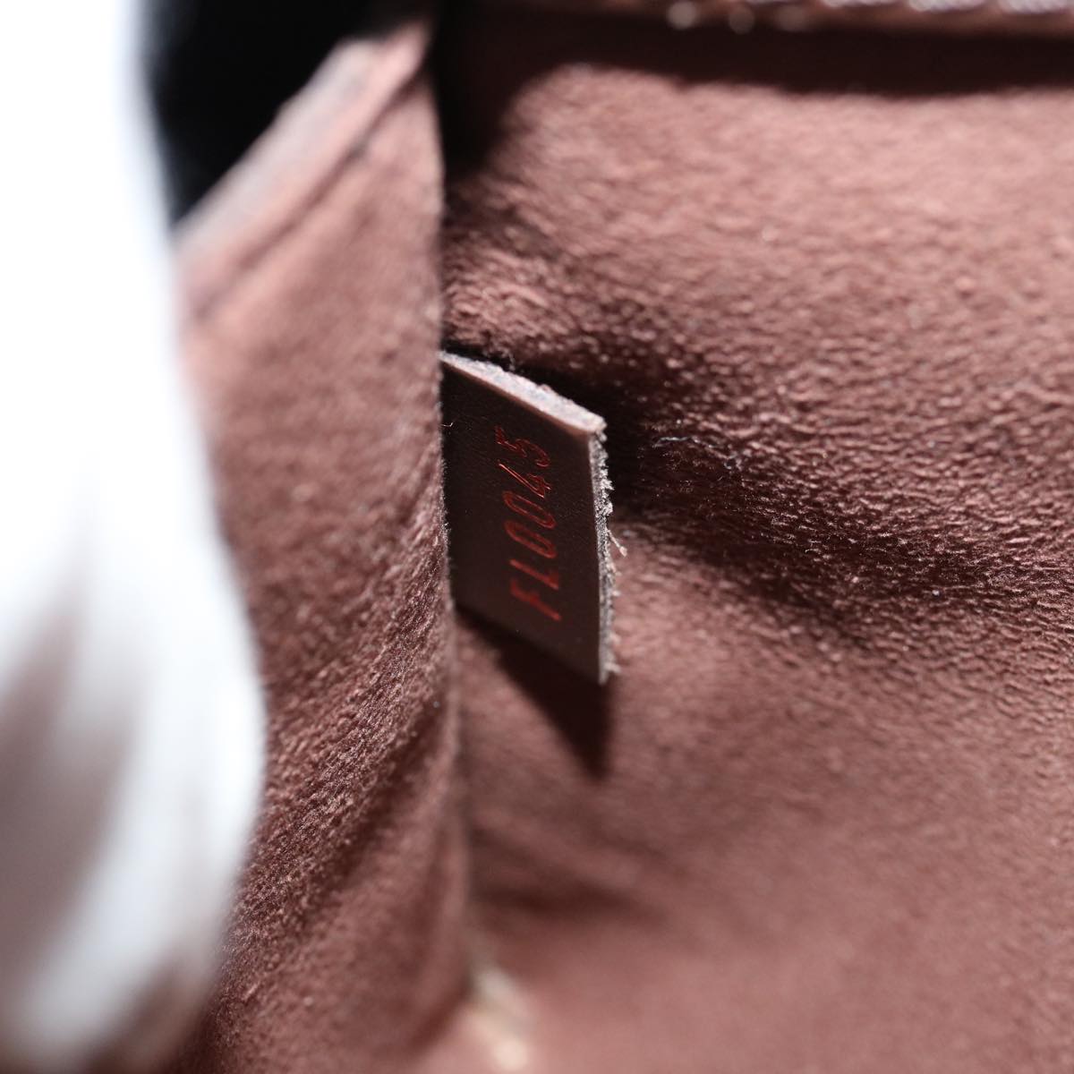 Louis Vuitton Alma  Leather Handbag ()