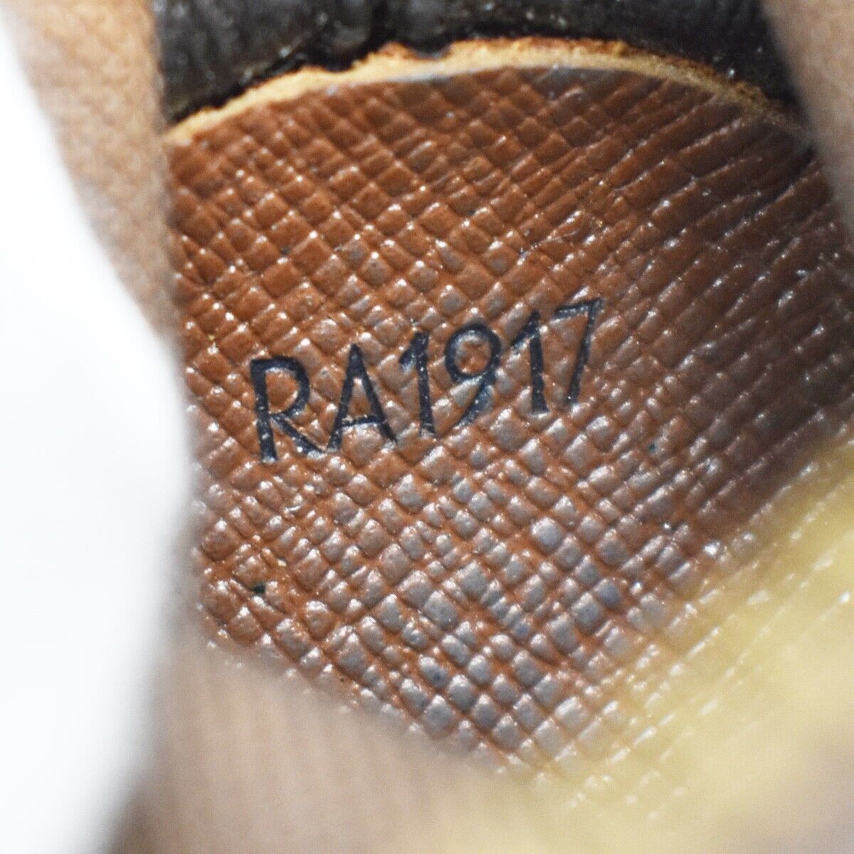 Louis Vuitton Etui À Balles De Golf Canvas Clutch Bag ()