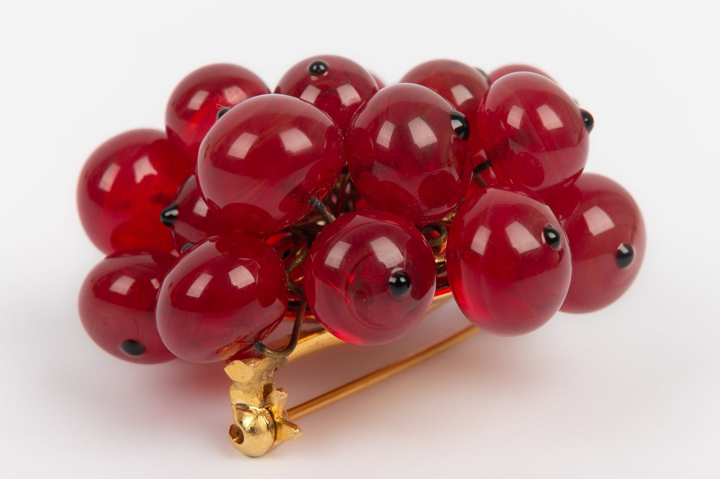 Broche en pâte de verre Chanel