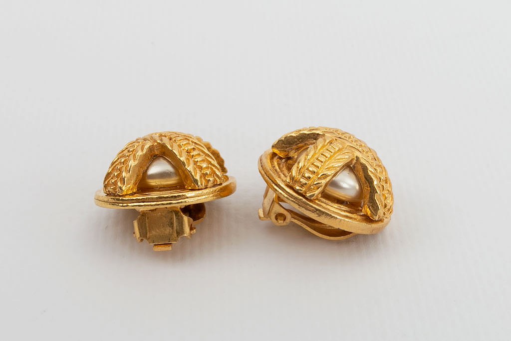 Boucles d'oreilles baroques Chanel
