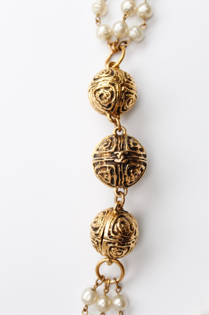 Collier de perles nacrées Chanel