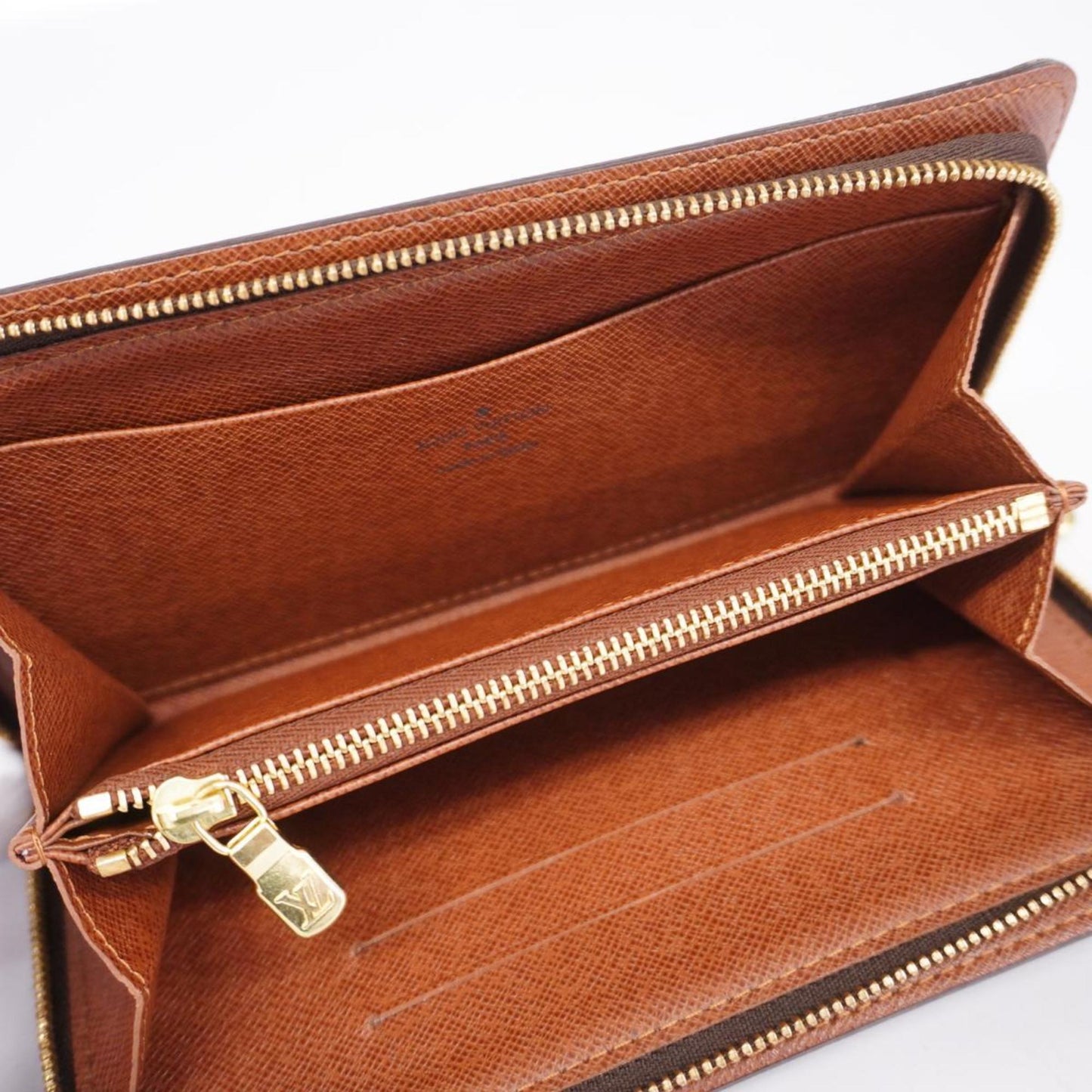 Louis Vuitton Portefeuille Zippy  Calfskin Wallet  ()