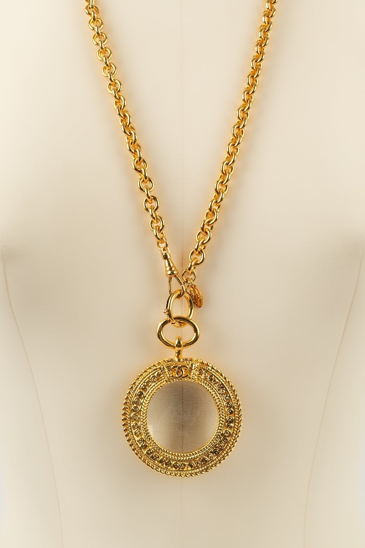 Collier loupe Chanel