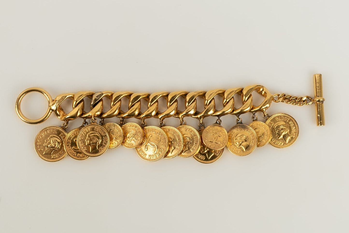 Bracelet doré Chanel