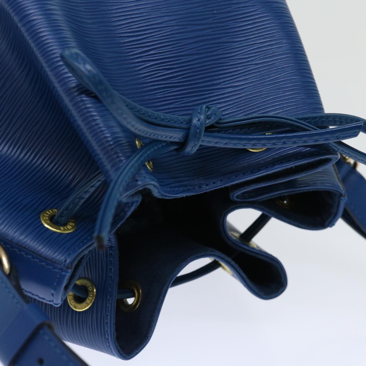 Louis Vuitton Noé Leather Shoulder Bag ()