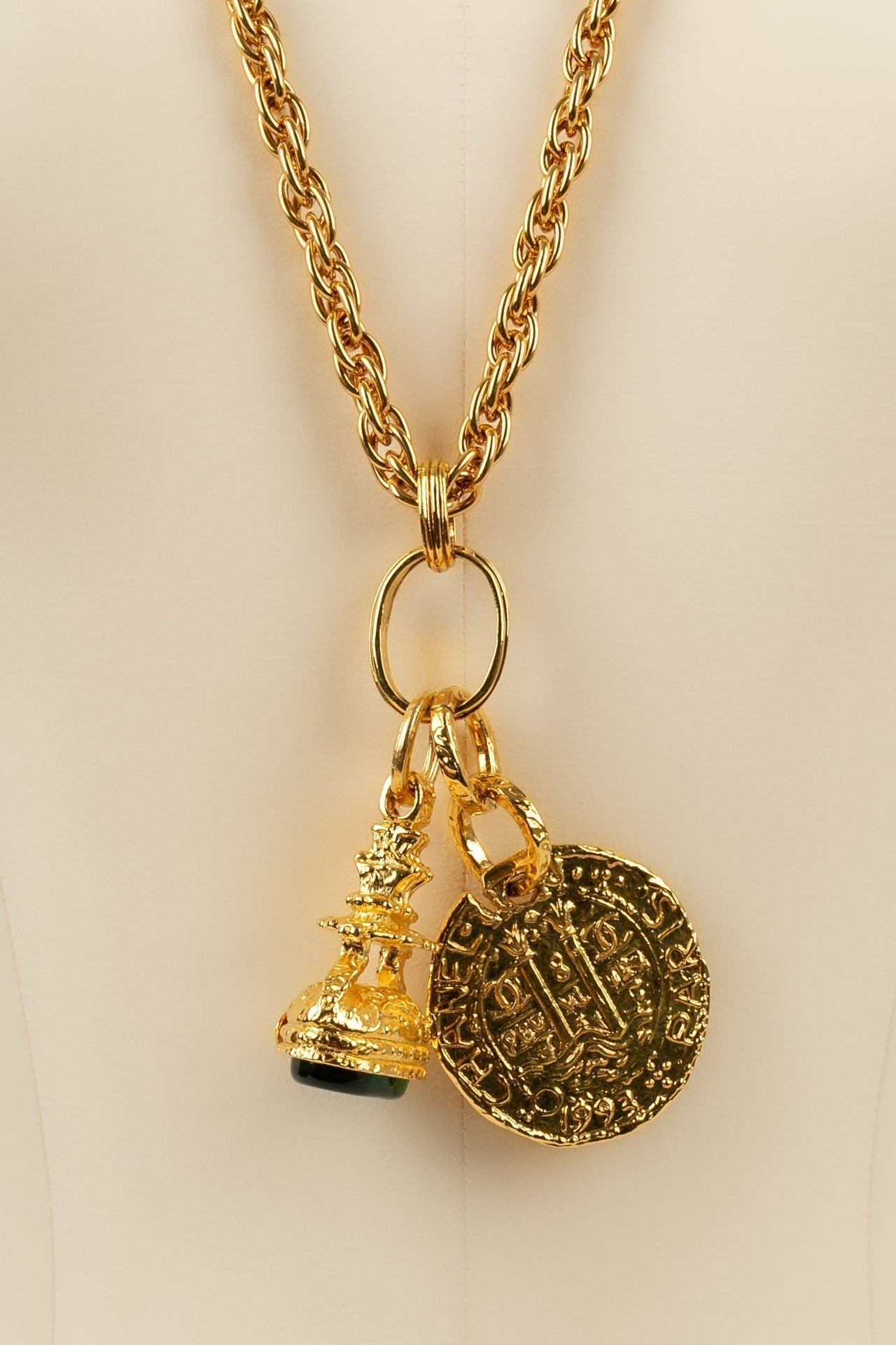 Collier sceau Chanel 1993