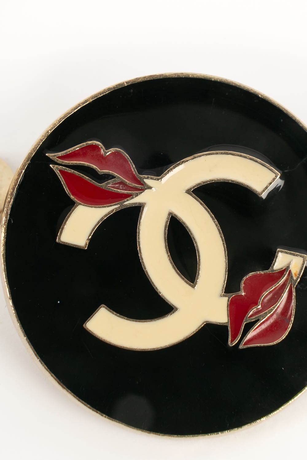 Broche pins Make Up Chanel 2004