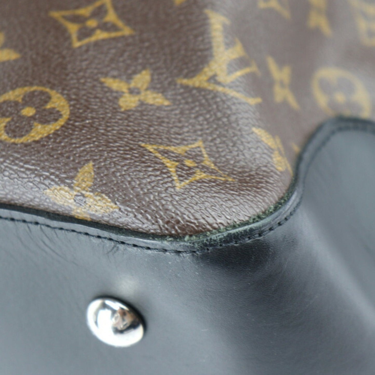 Louis Vuitton Neo wich Leather Shoulder Bag ()