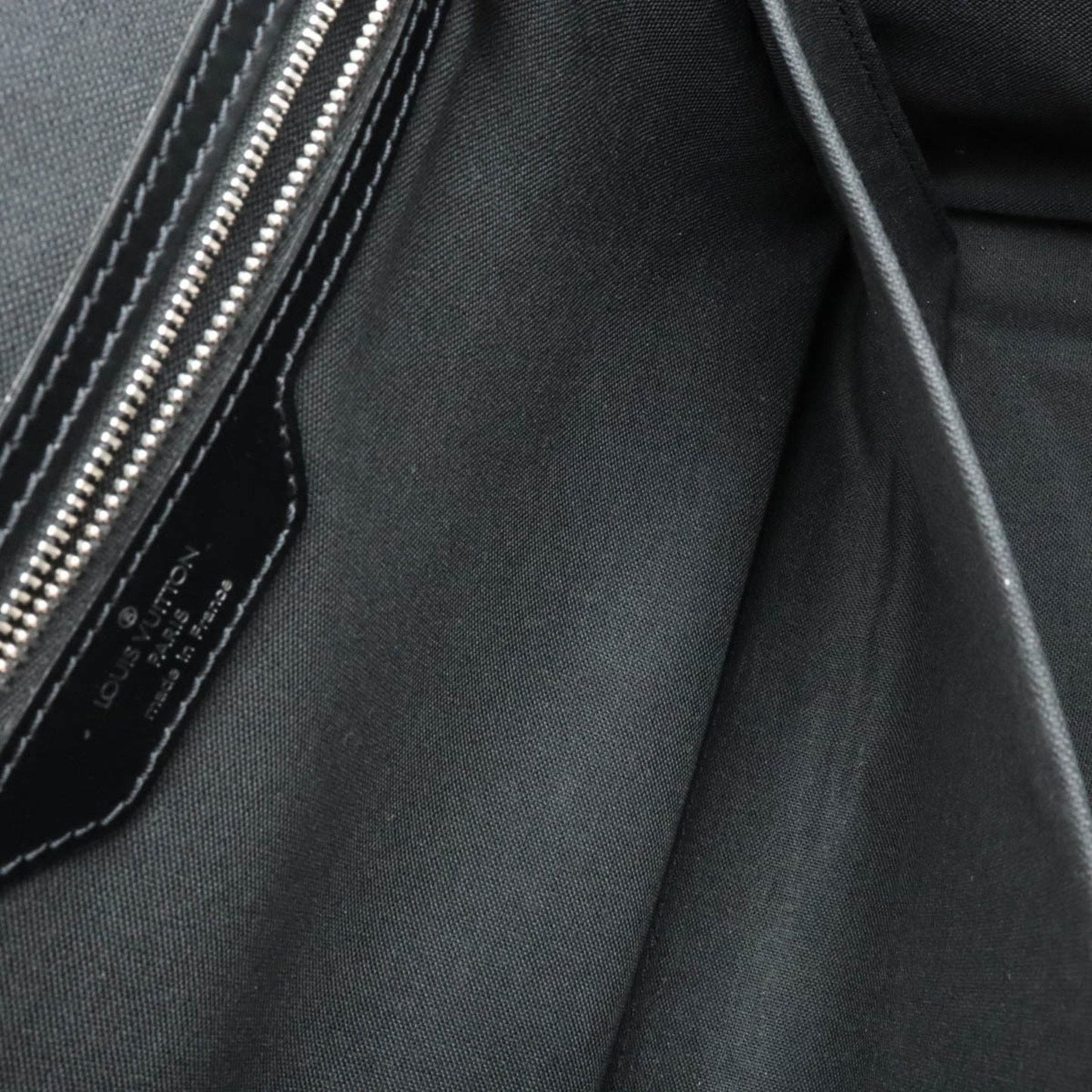 Louis Vuitton Taimyr  Leather Shoulder Bag ()