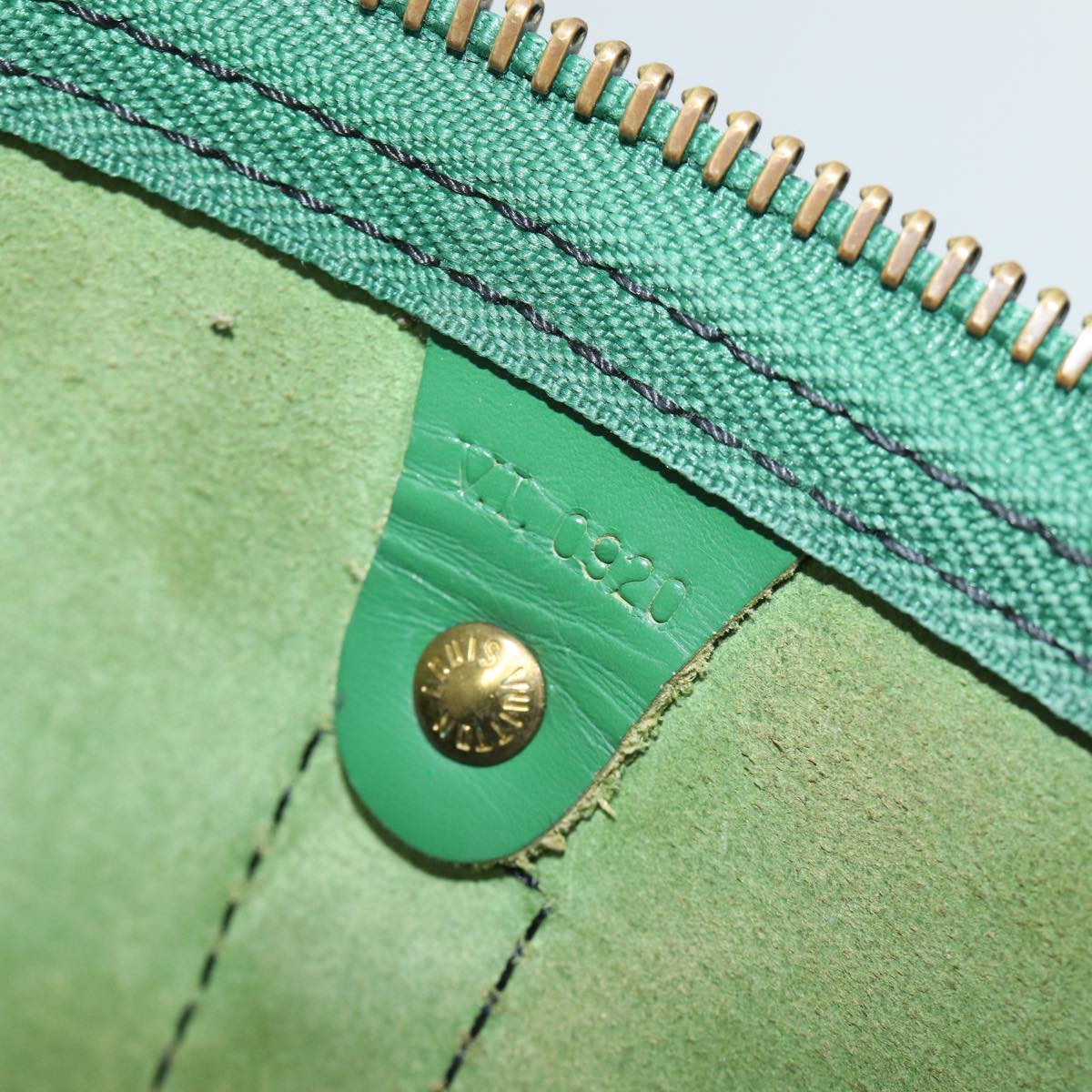 Louis Vuitton Keepall 55 Leather Travel Bag ()