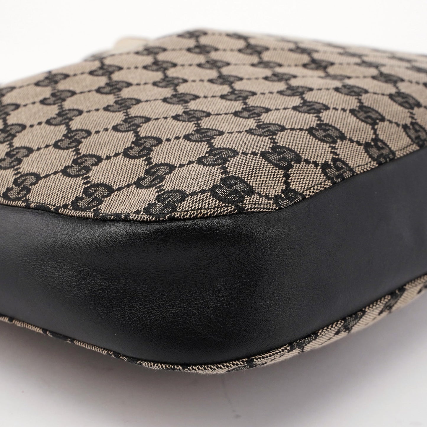 001 3748 Beige Black GG Drawstring Shoulder Bag