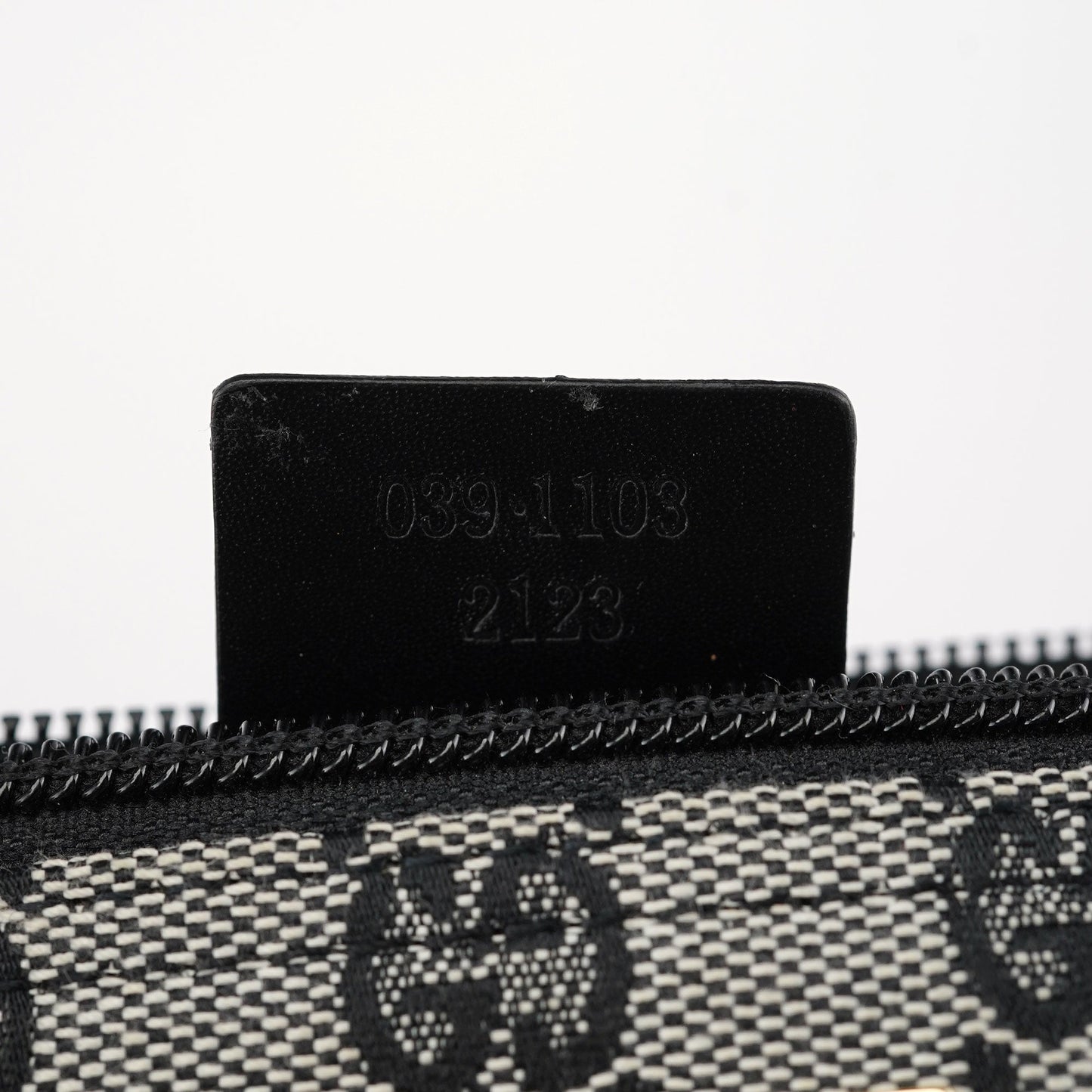 039 1103 Grey GG Boat Pochette