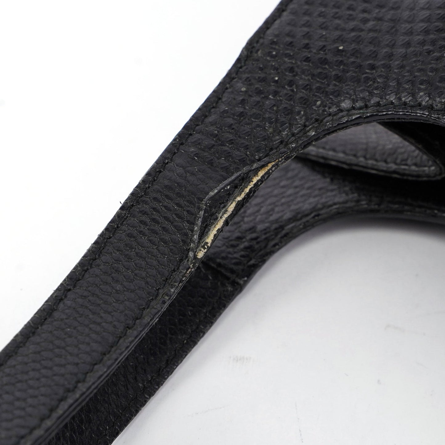 5312. Gucci Black Lizard Embossed Shoulder Bag