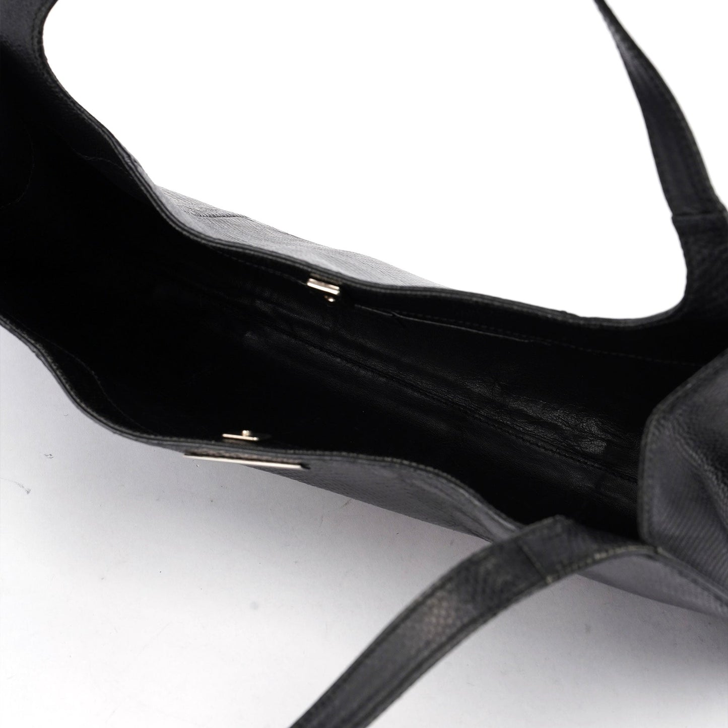 5312. Gucci Black Lizard Embossed Shoulder Bag