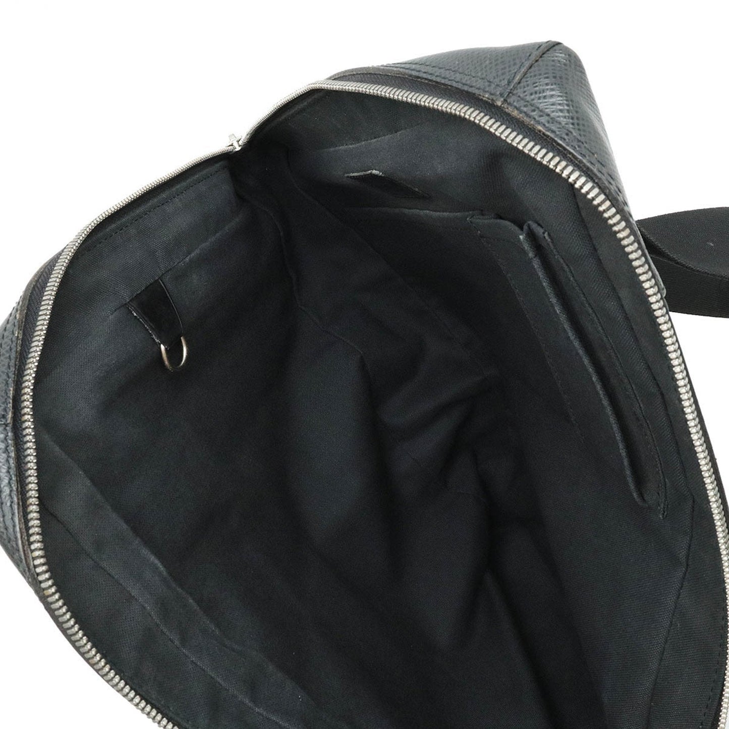 Louis Vuitton Taiga  Leather Shoulder Bag ()