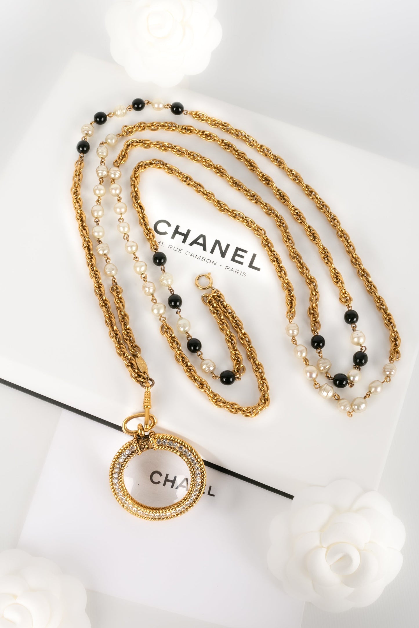 Collier loupe Chanel