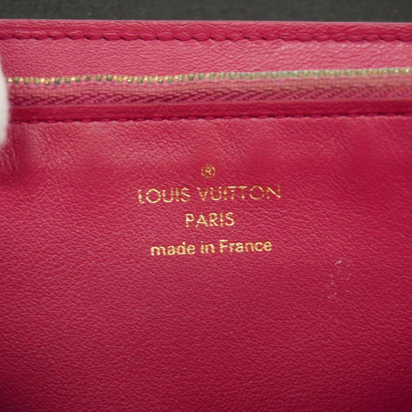 Louis Vuitton Capucines  Leather Wallet  ()