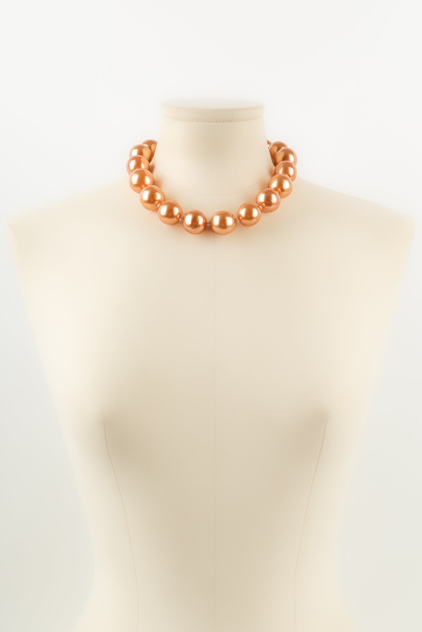 Collier de perles oranges Chanel